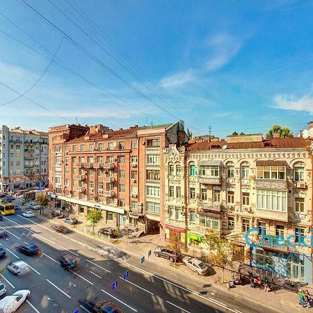Two-Bedroom Apartment In The Center Near The National Sports Complex “Olympiyskiy” Kiev Exterior foto