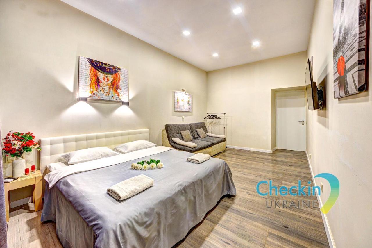 Two-Bedroom Apartment In The Center Near The National Sports Complex “Olympiyskiy” Kiev Exterior foto