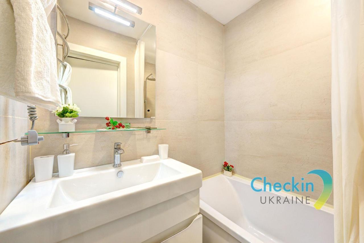 Two-Bedroom Apartment In The Center Near The National Sports Complex “Olympiyskiy” Kiev Exterior foto